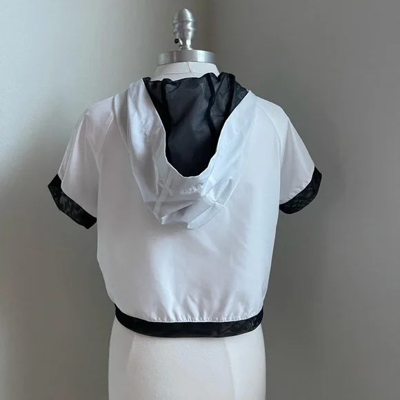 NWOT (New Without Tag) CALVIN KLEIN Hoodie / Crop Top - Picture 13 of 16